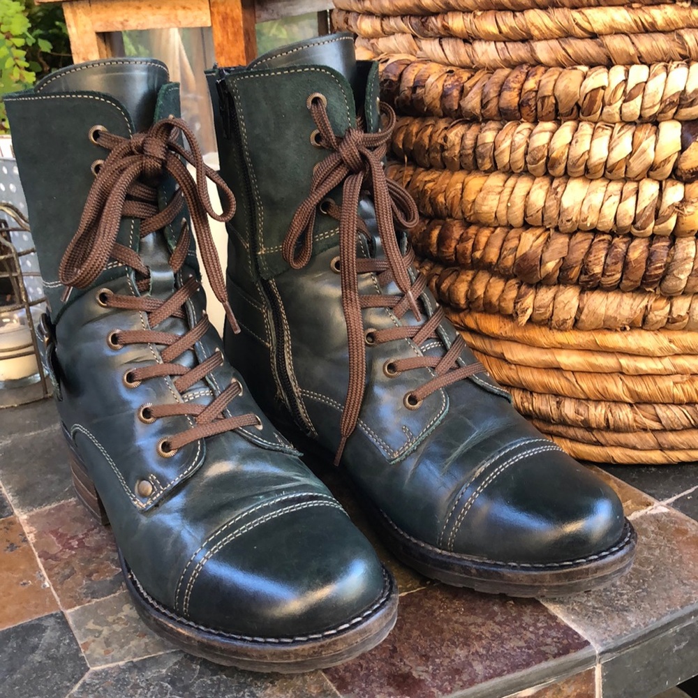 Taos Footwear Green Ankle Boots